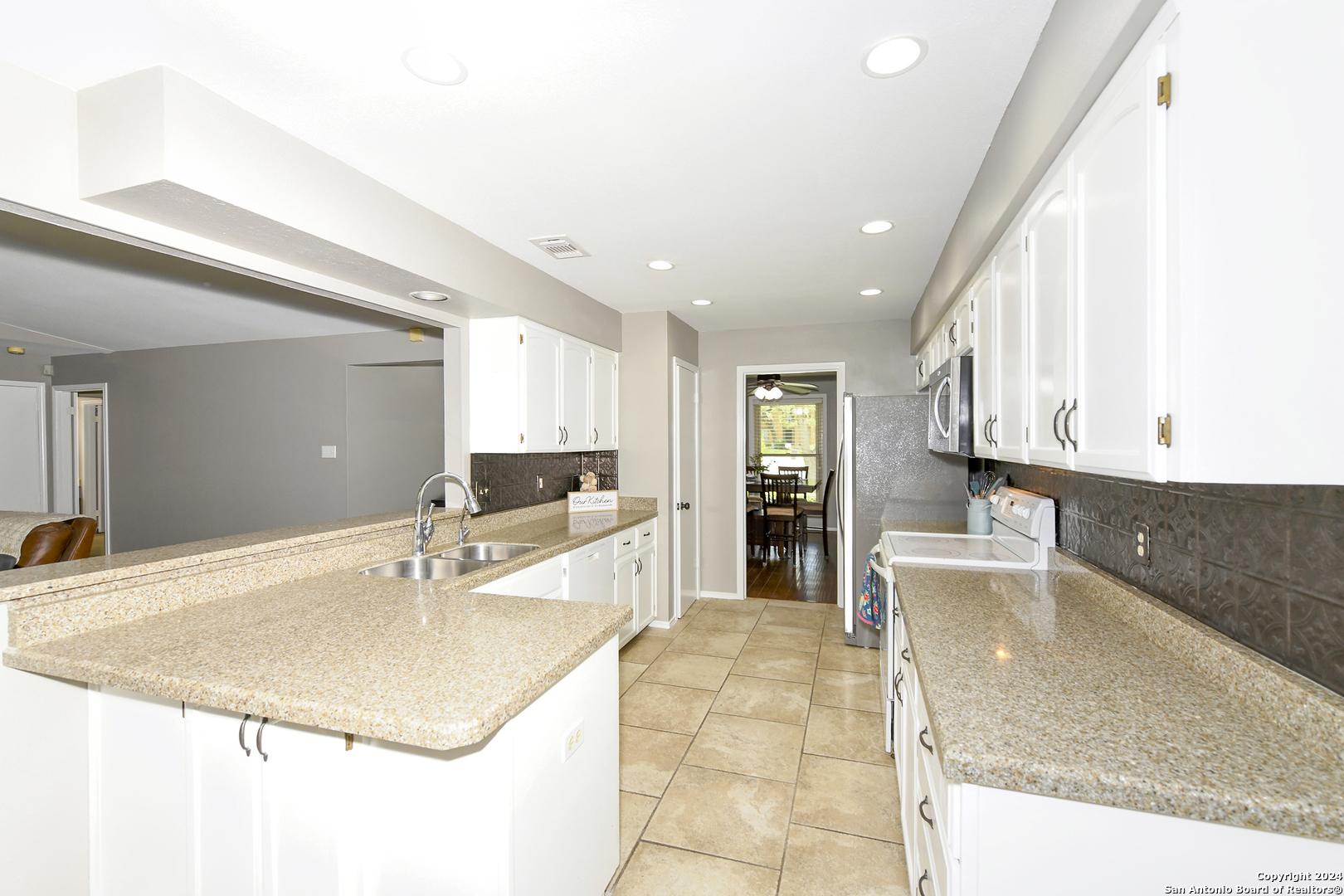 2614 FOREST PEBBLE
