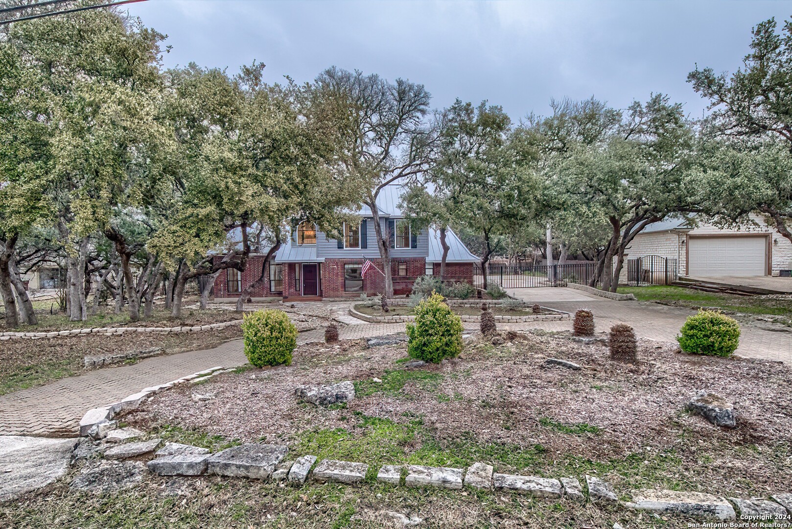 913 MISTY WATER LN