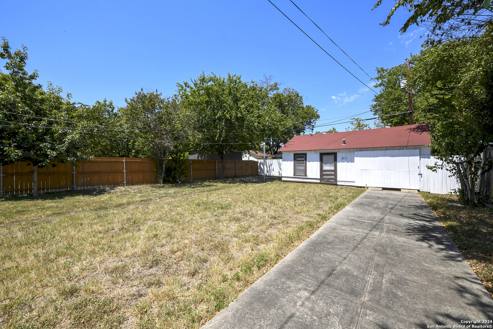 1839 W MAGNOLIA AVE