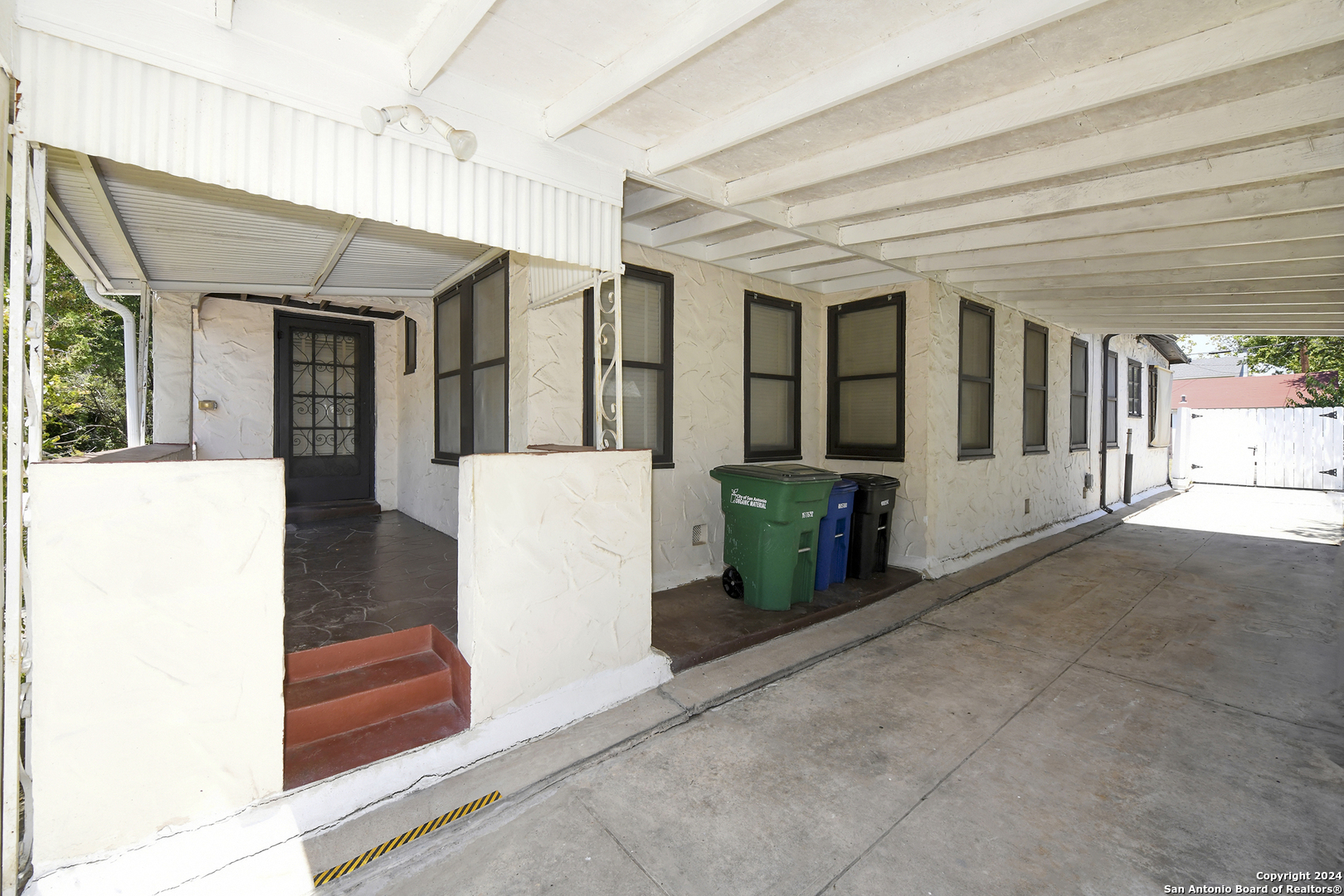 1839 W MAGNOLIA AVE