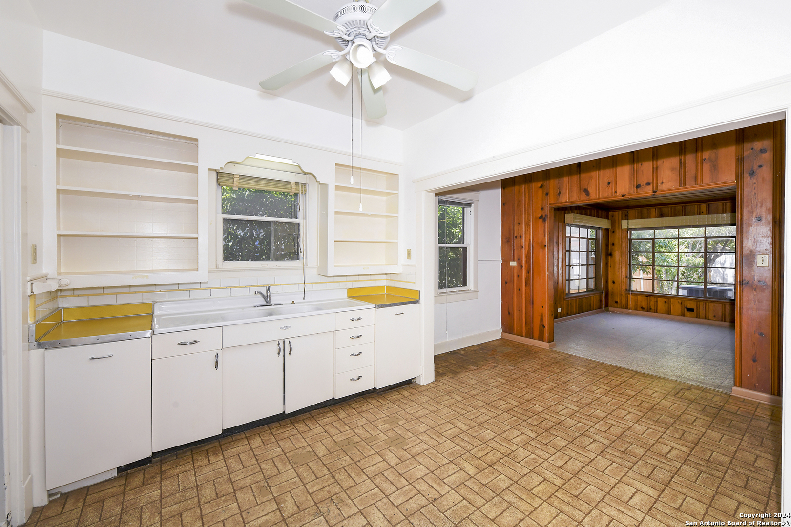 1839 W MAGNOLIA AVE