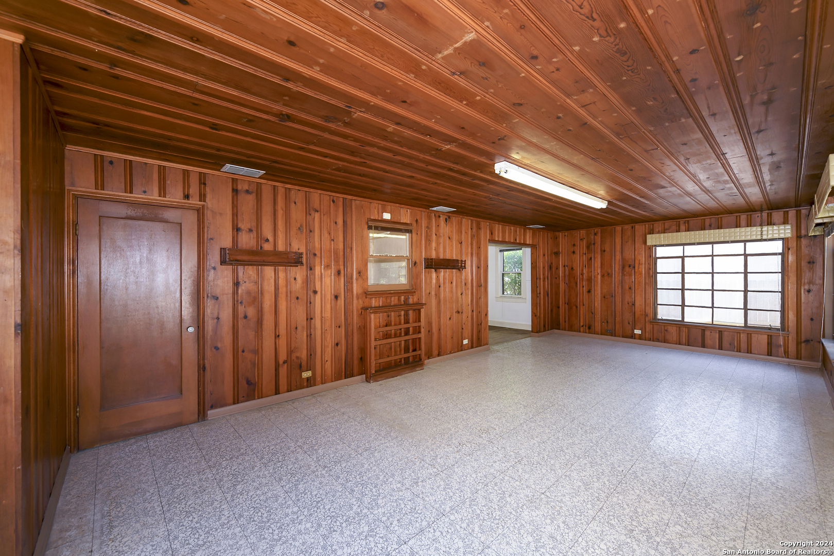 1839 W MAGNOLIA AVE