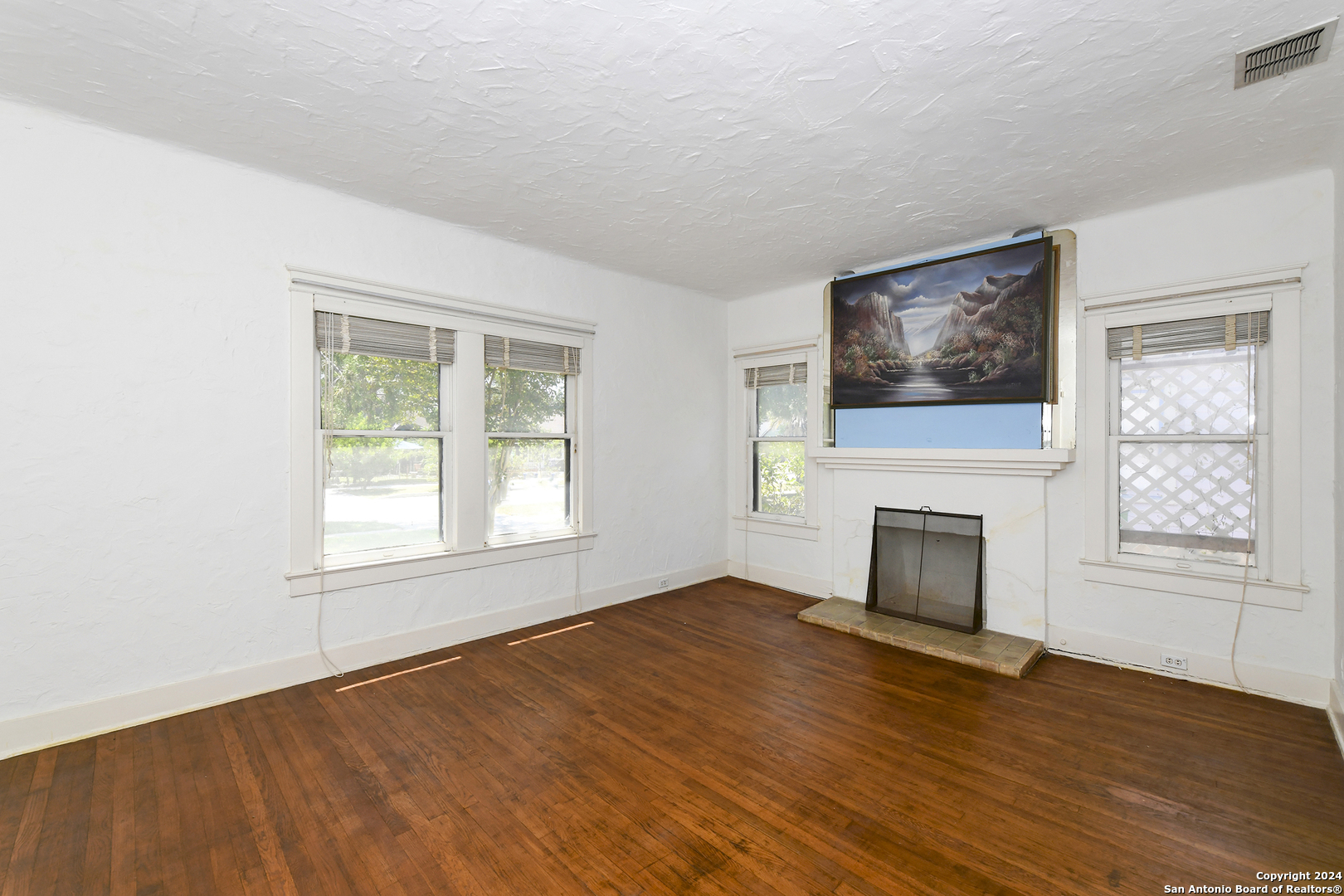 1839 W MAGNOLIA AVE