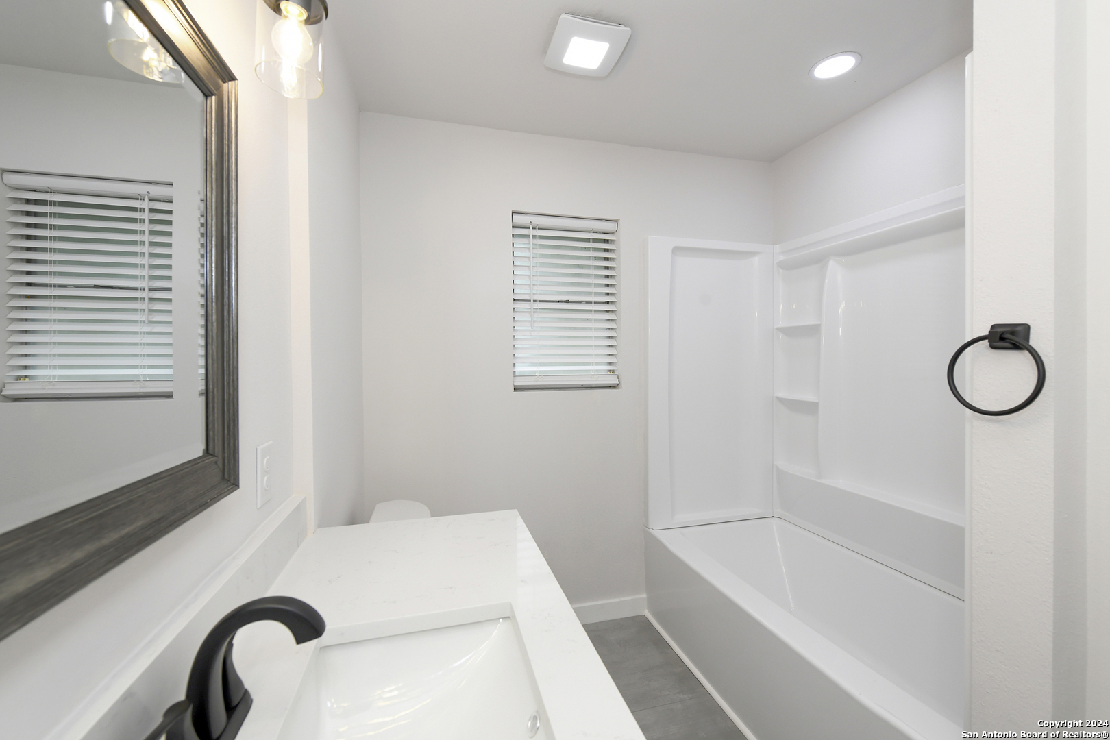 6902 Forest Park