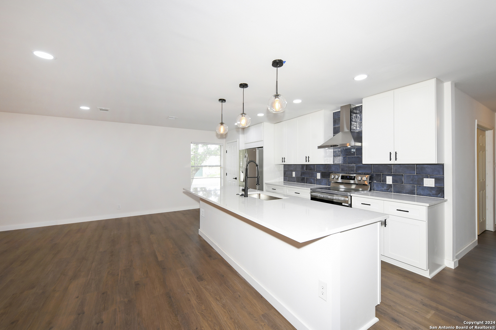 6902 Forest Park
