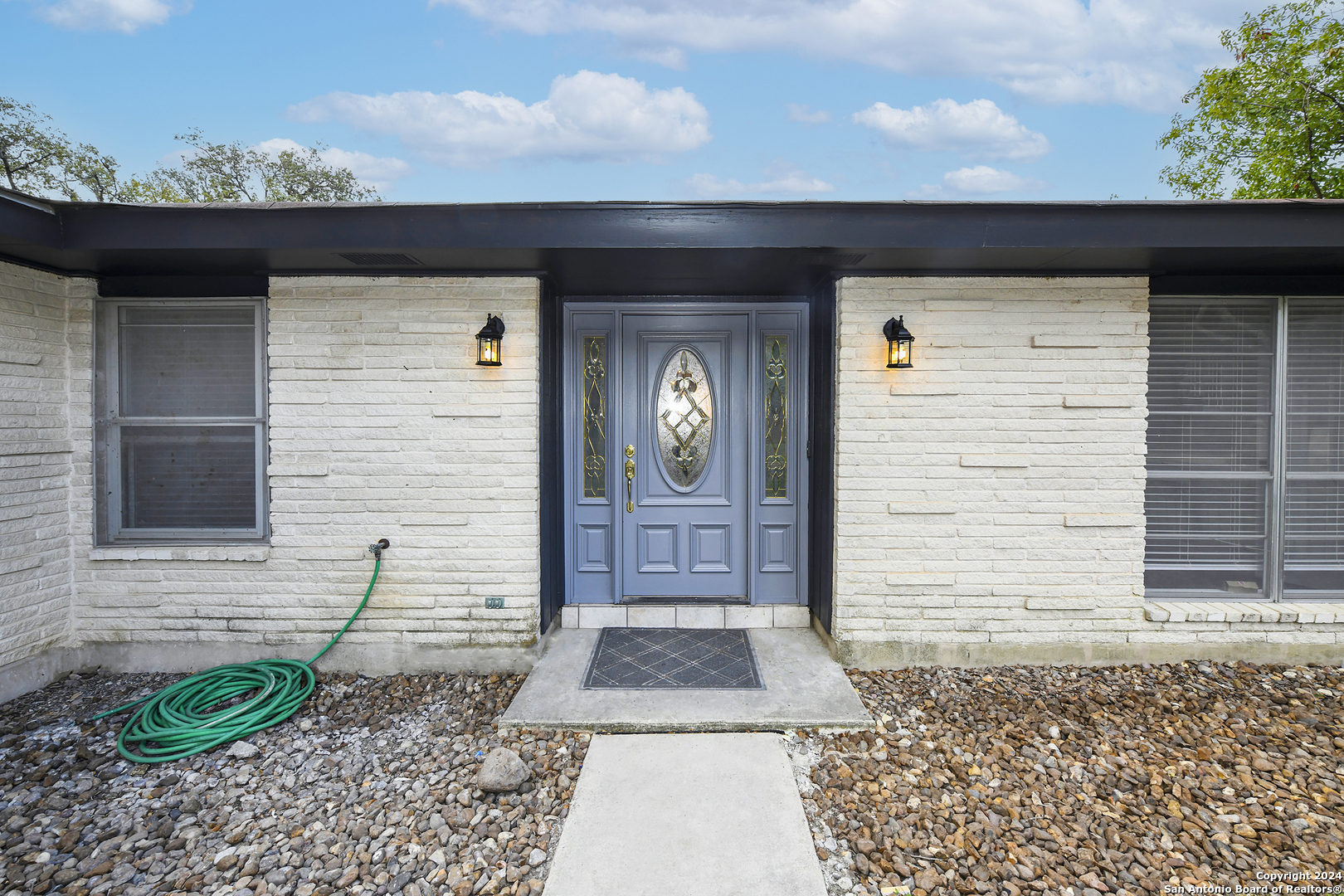 6902 Forest Park