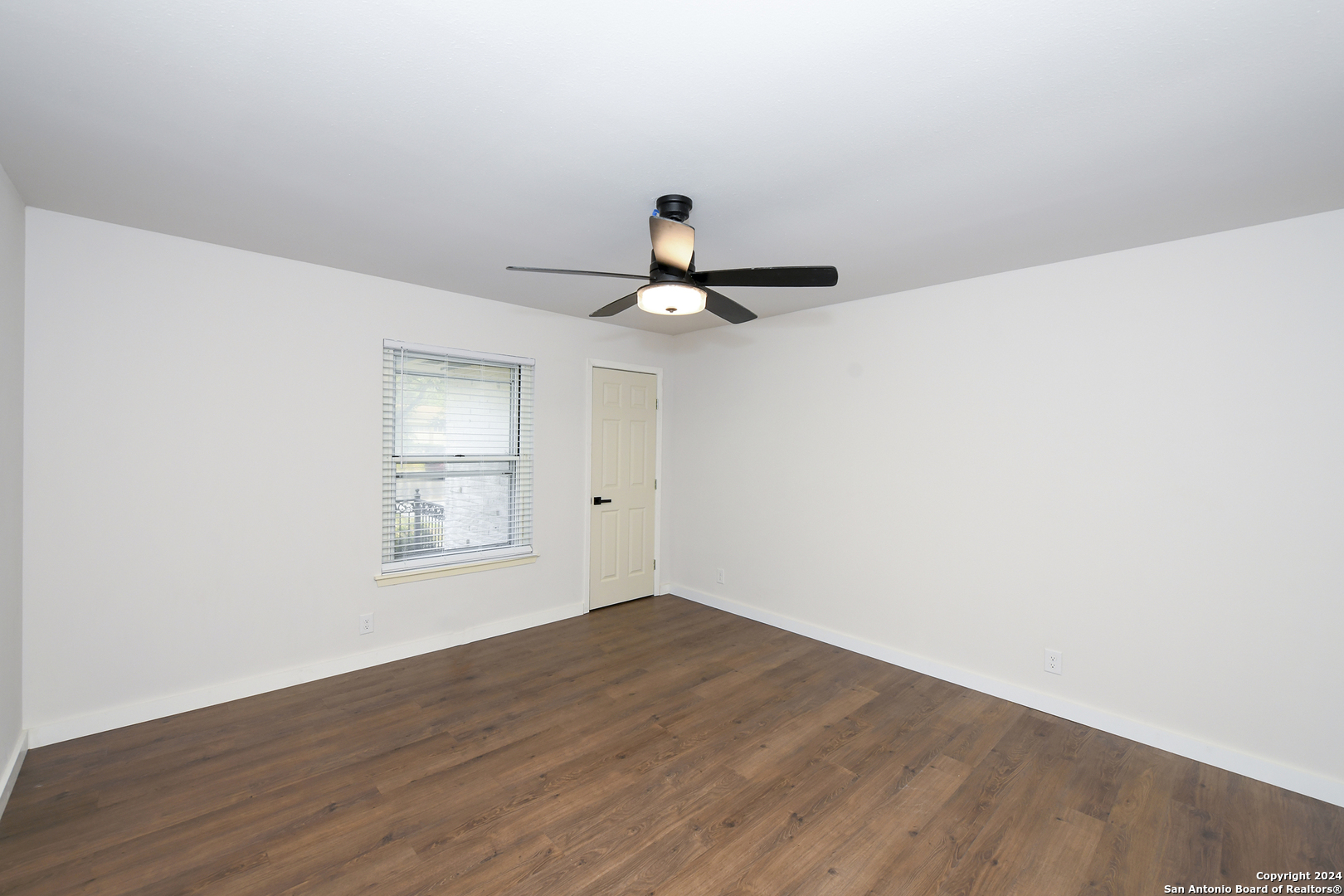 6902 Forest Park