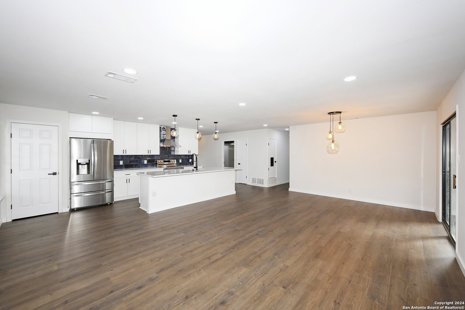 6902 Forest Park