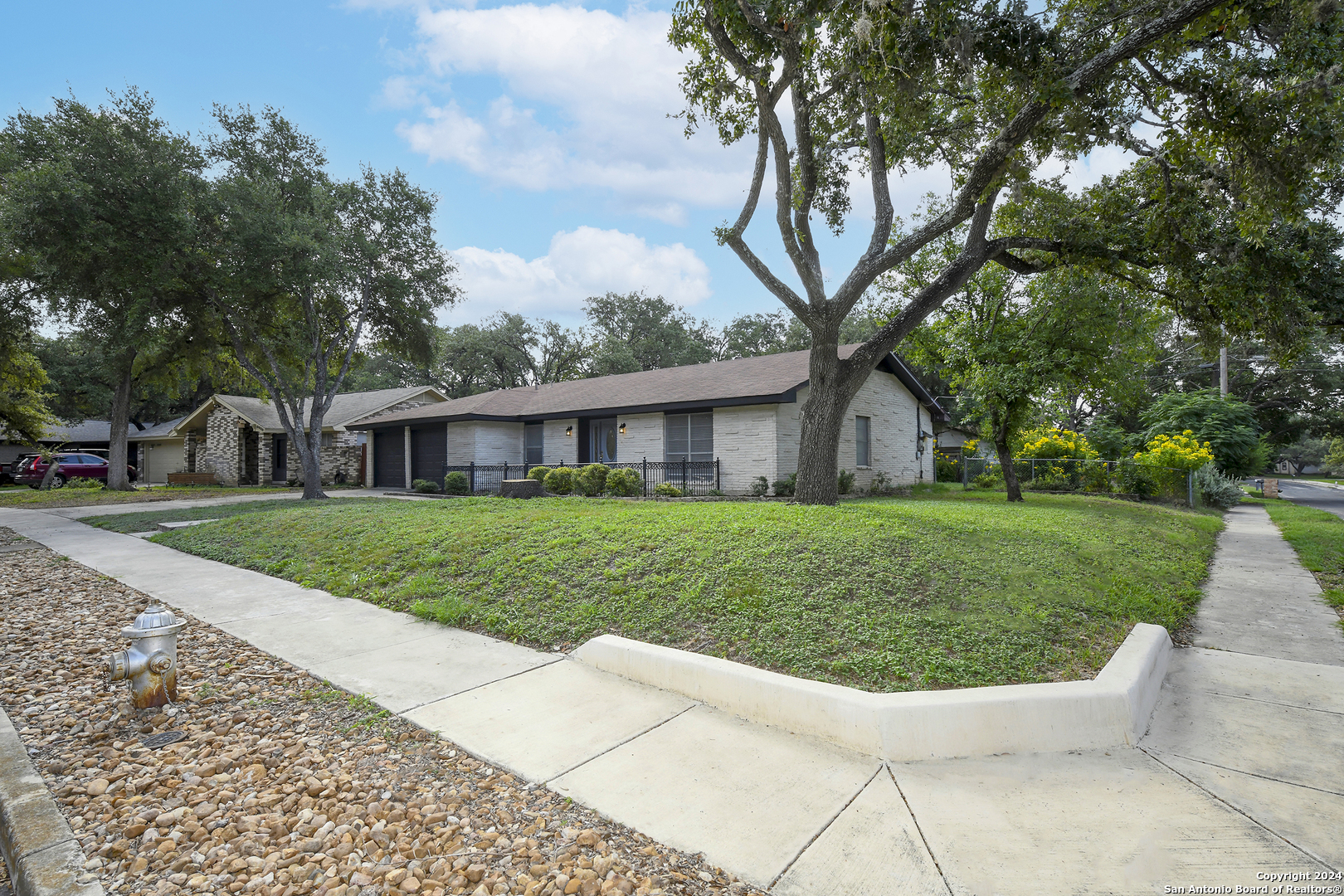 6902 Forest Park