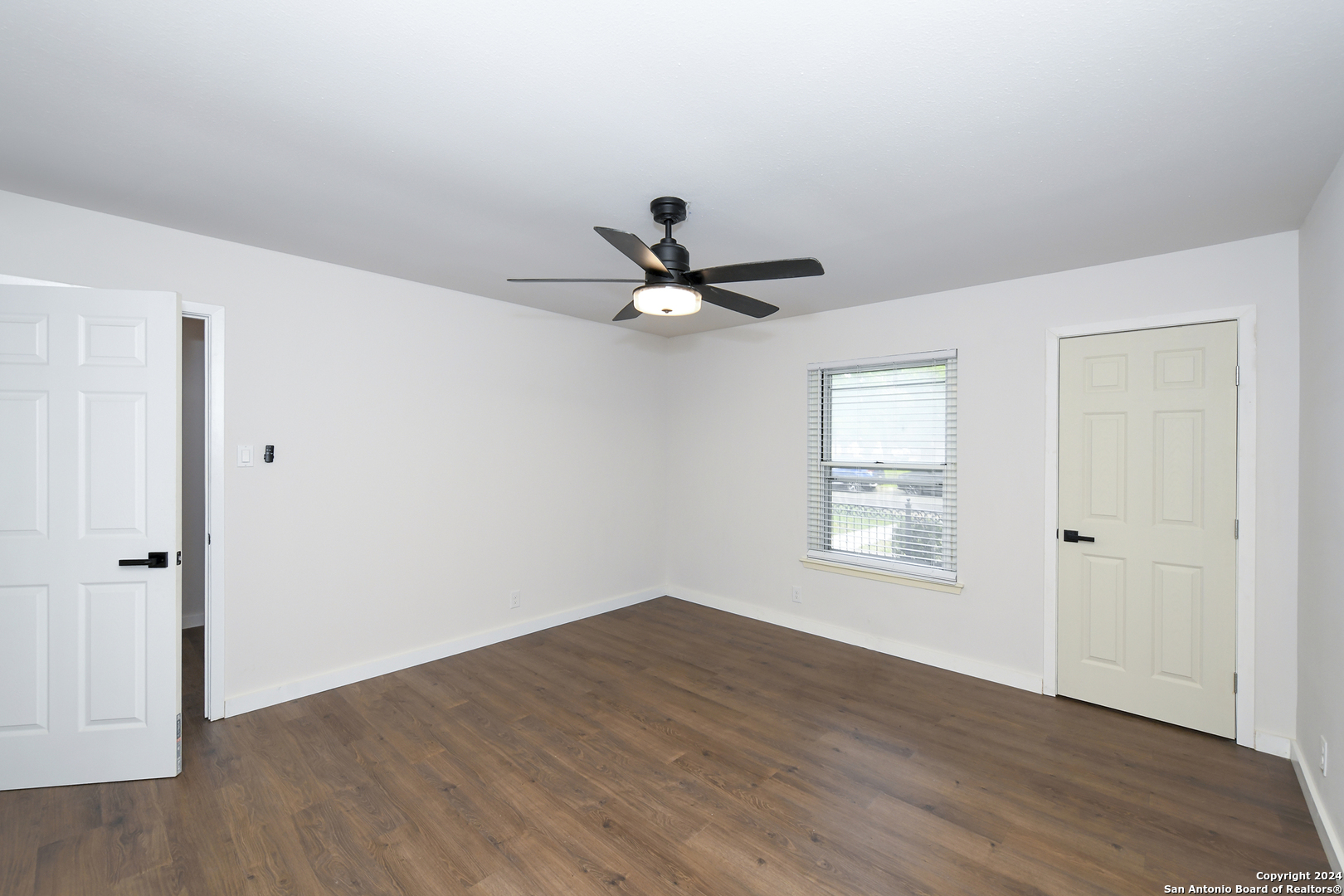 6902 Forest Park