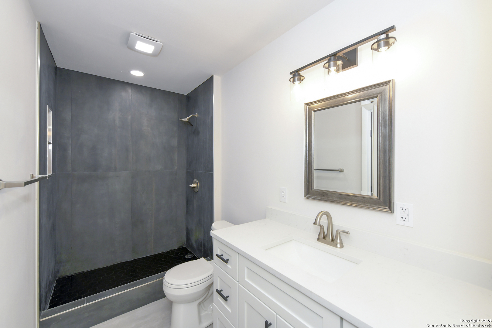 6902 Forest Park