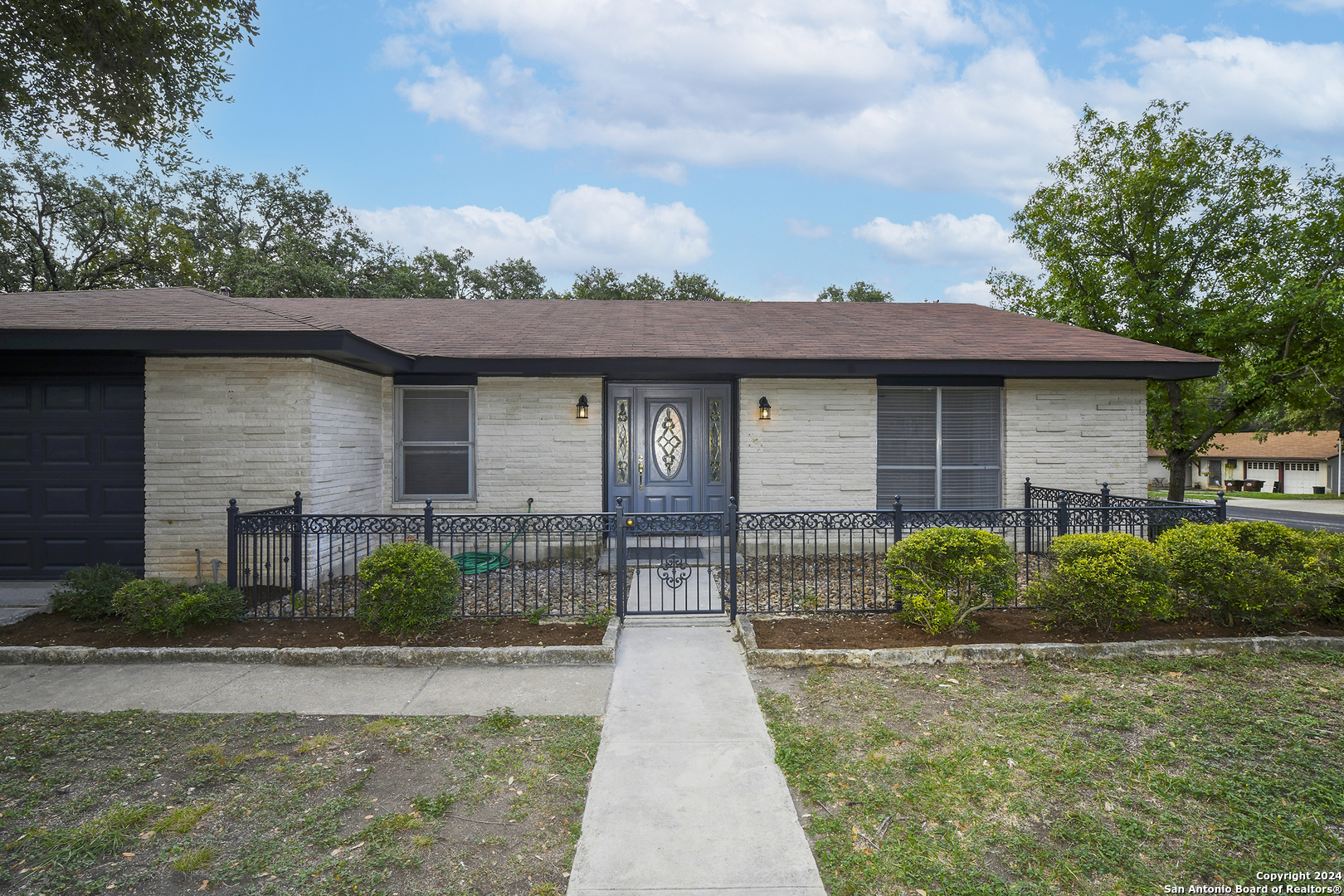 6902 Forest Park