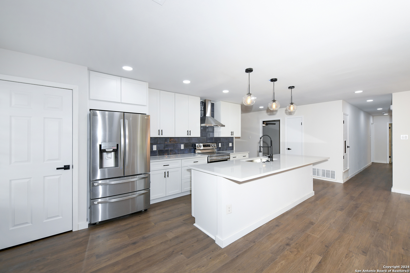 6902 Forest Park