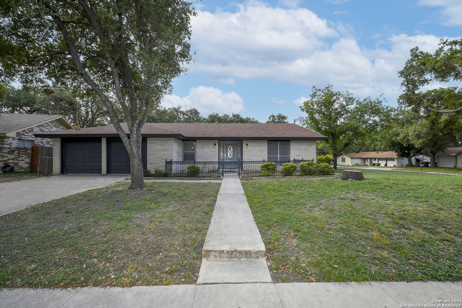6902 Forest Park