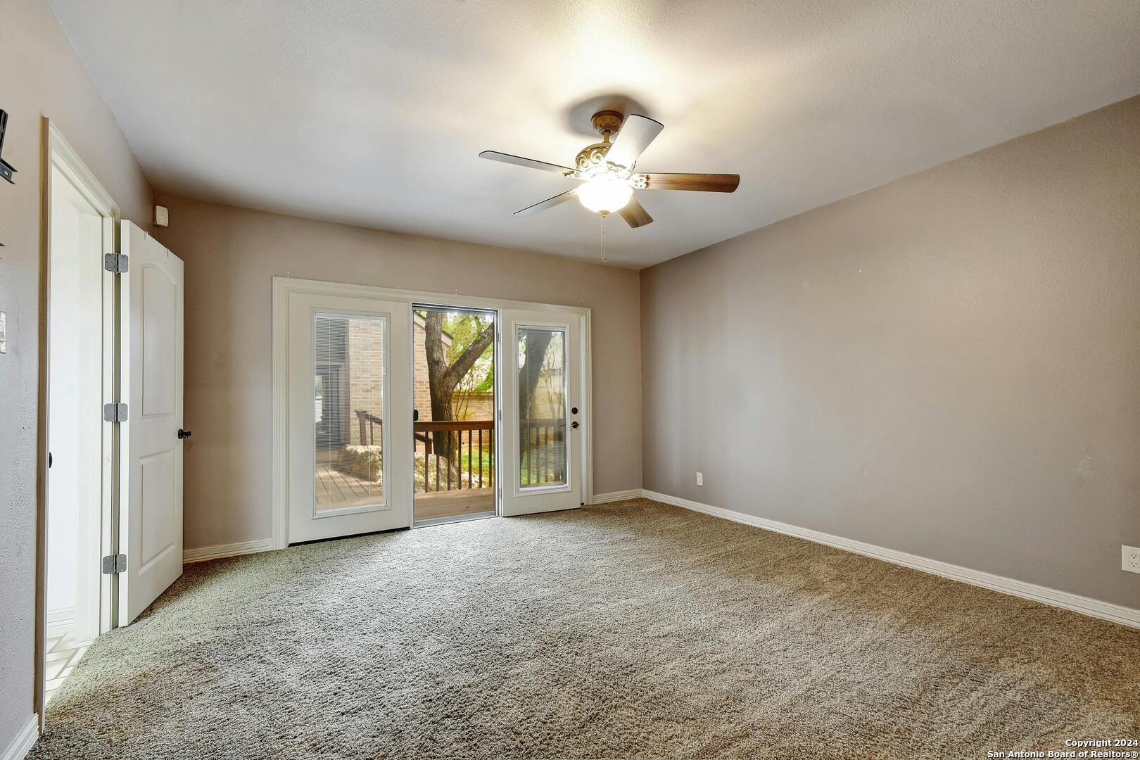 2414 LEDGE HOLLOW