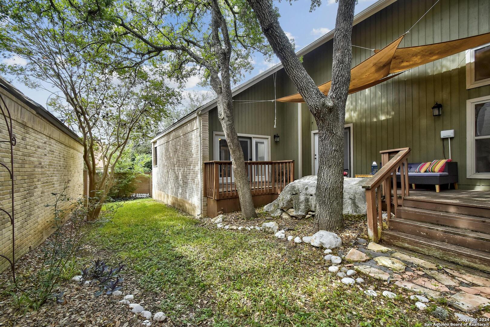 2414 LEDGE HOLLOW