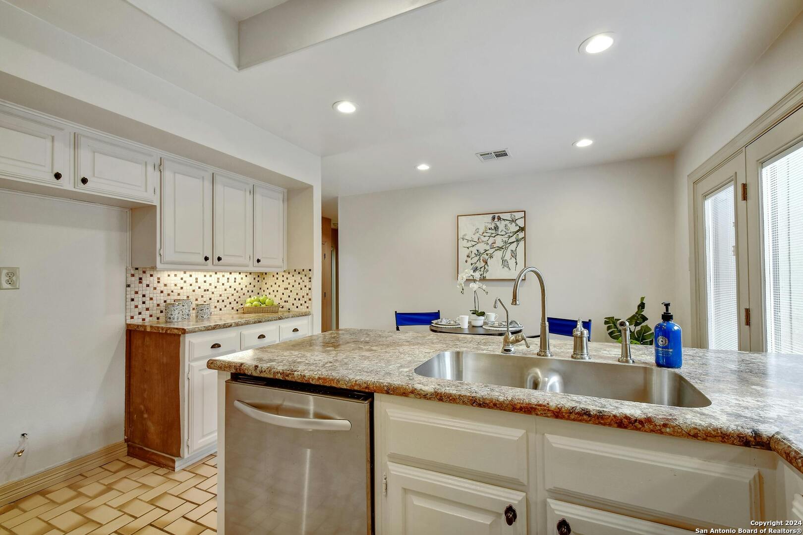 2414 LEDGE HOLLOW
