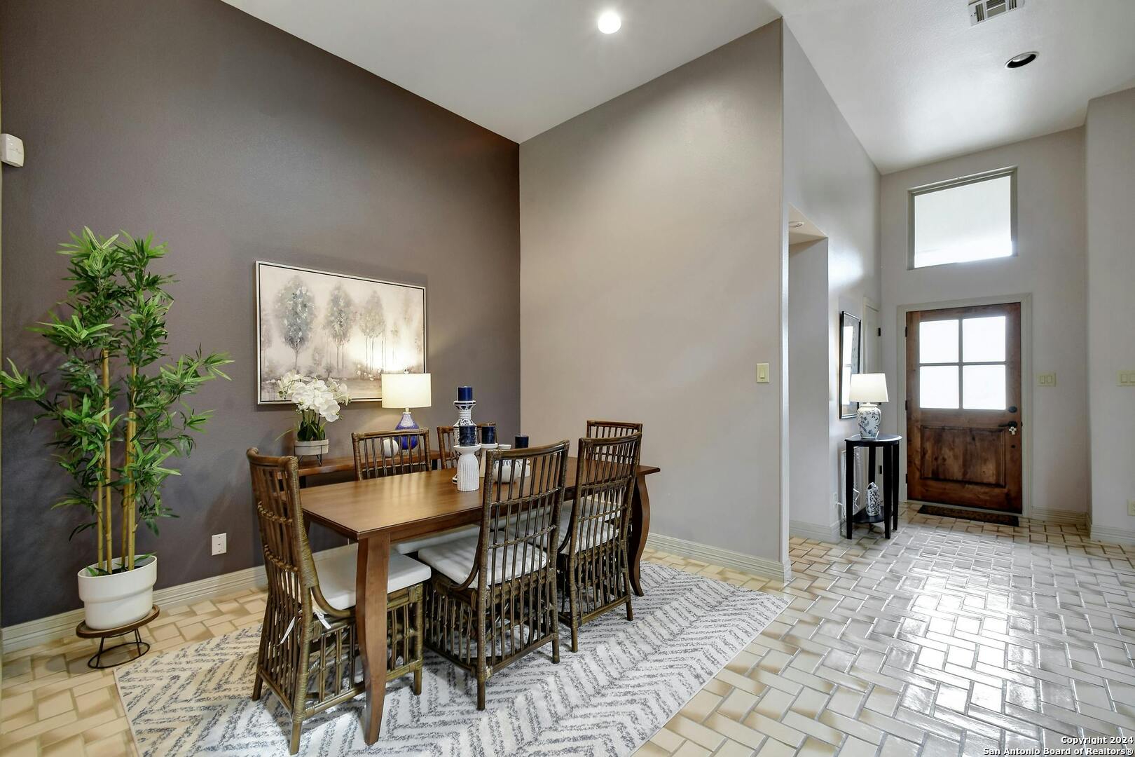 2414 LEDGE HOLLOW