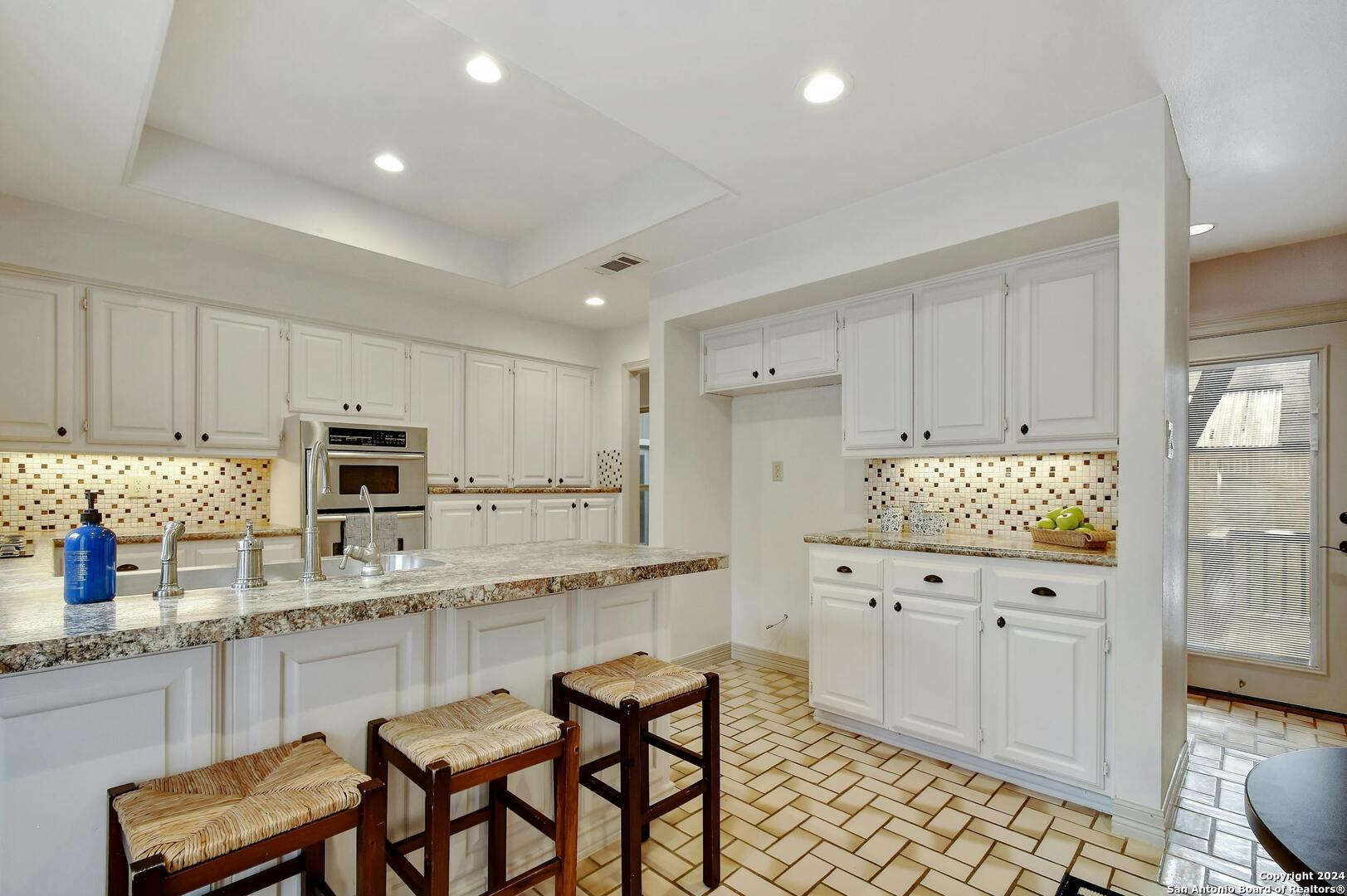 2414 LEDGE HOLLOW