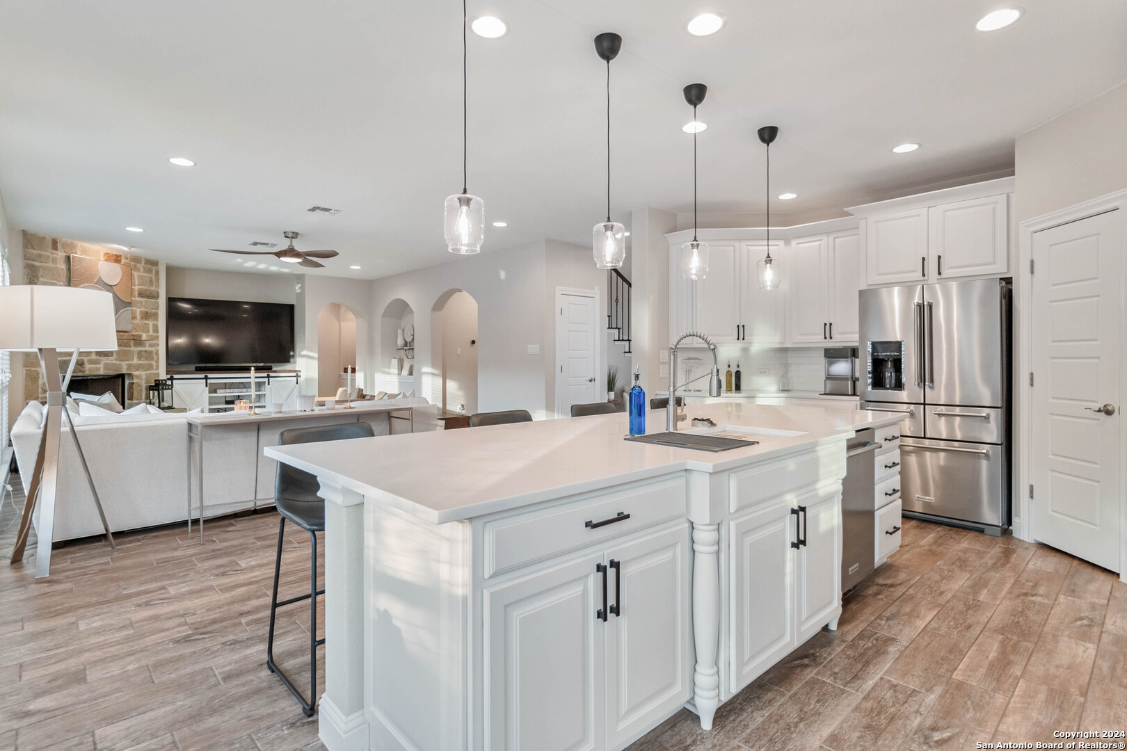 221 ALLEMANIA DR