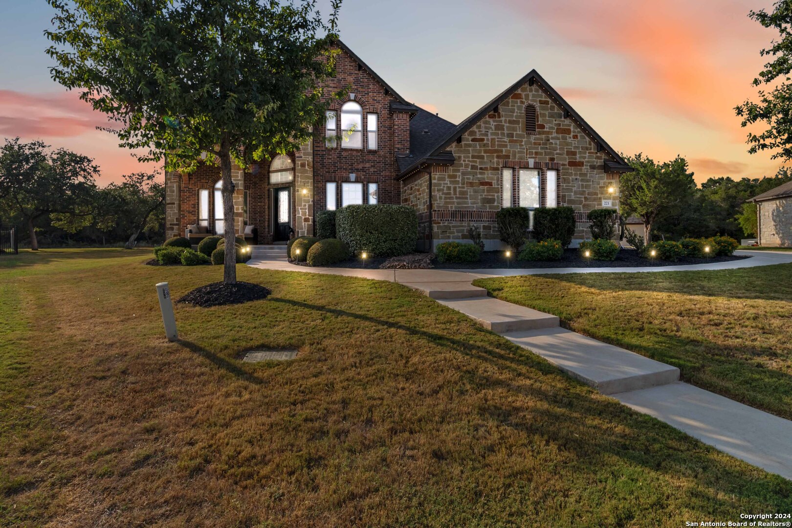 221 ALLEMANIA DR