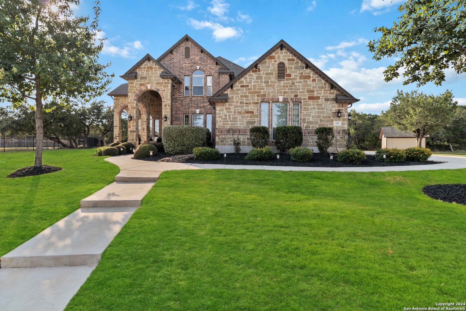221 ALLEMANIA DR