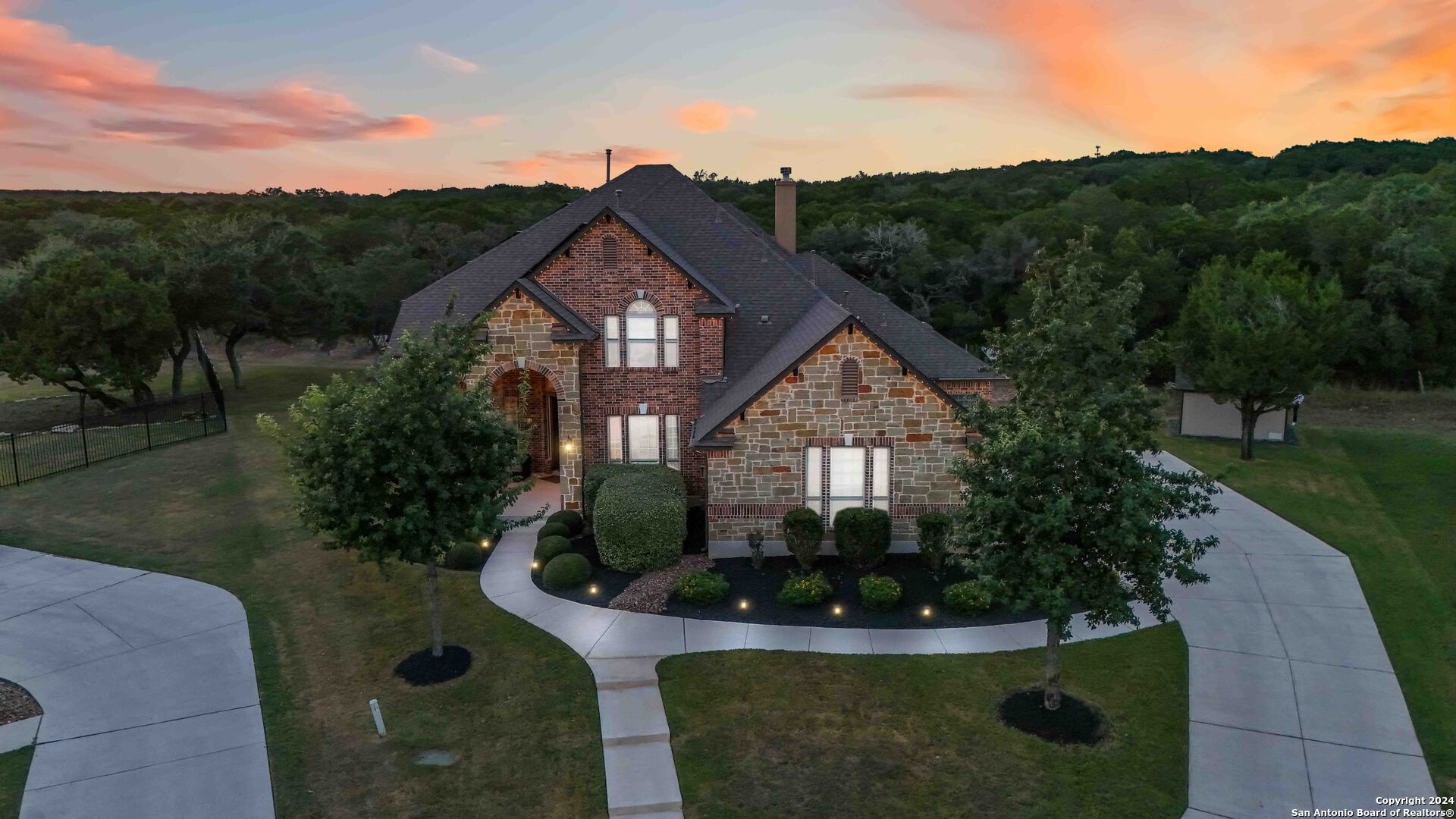 221 ALLEMANIA DR