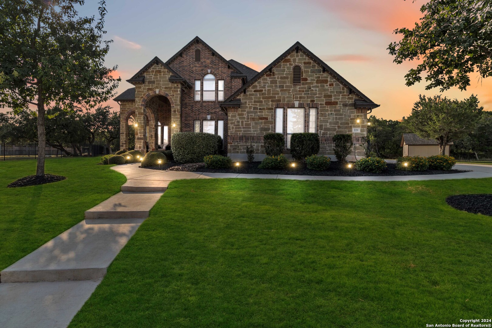 221 ALLEMANIA DR