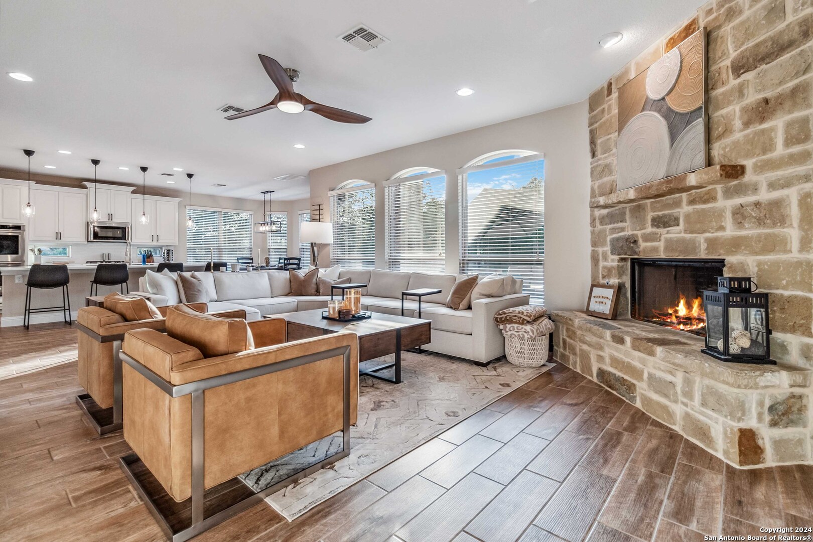 221 ALLEMANIA DR