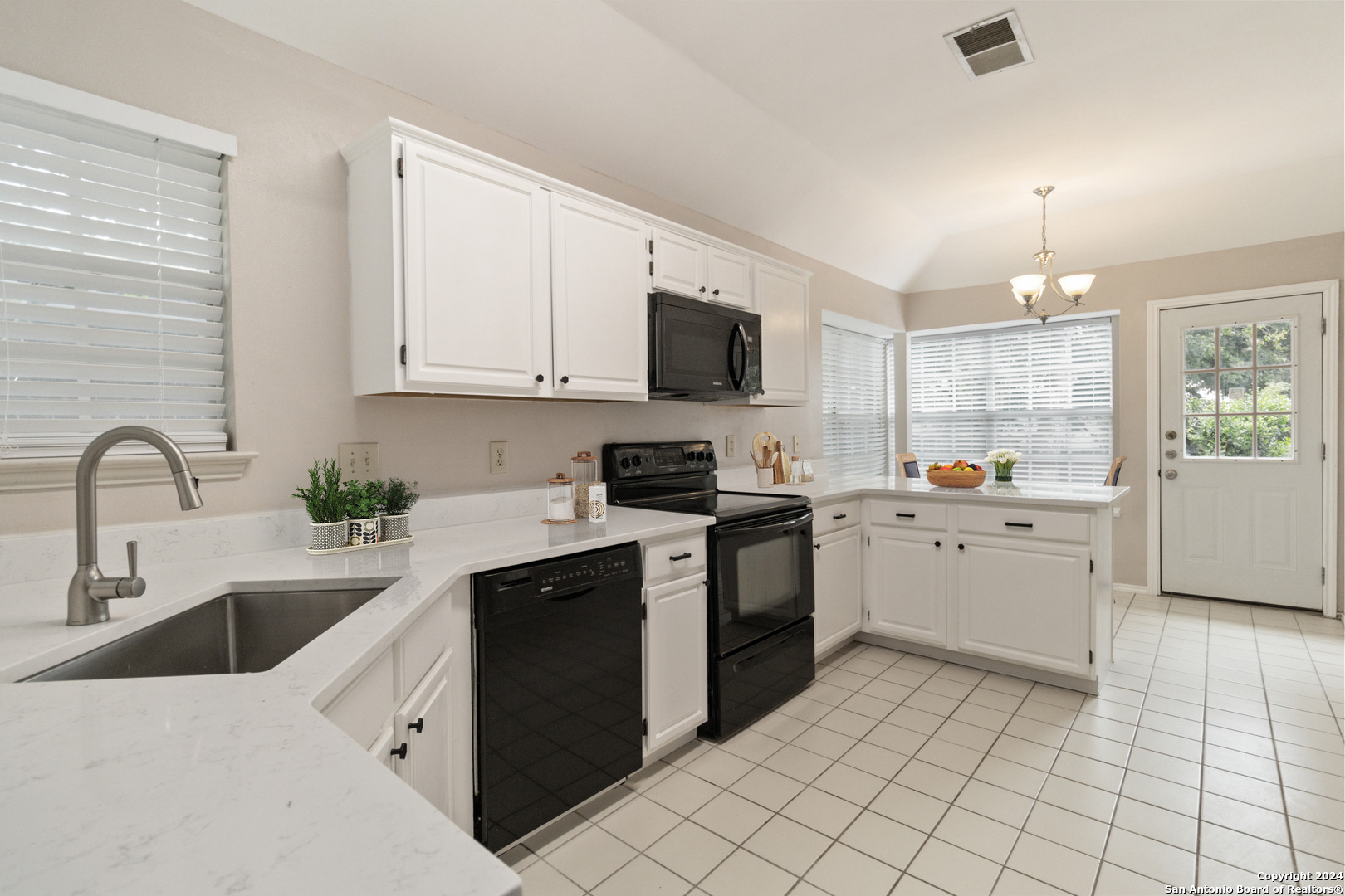1104 DRAYTON