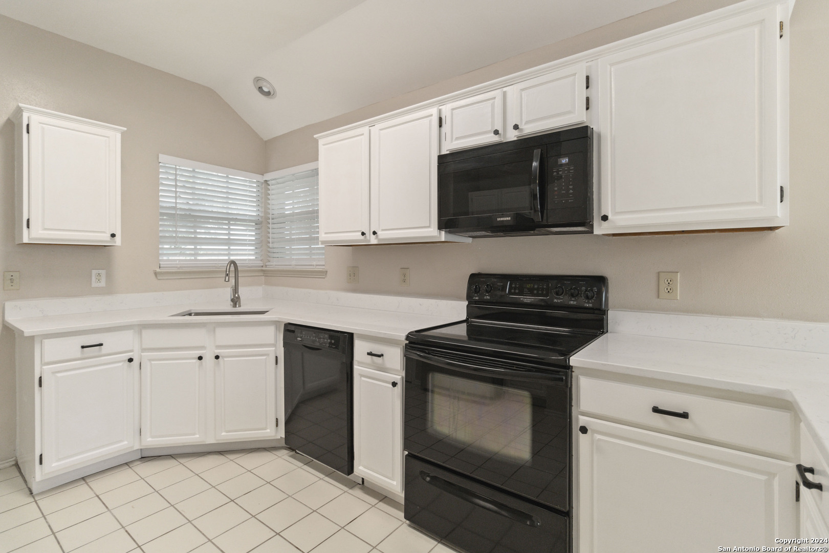 1104 DRAYTON