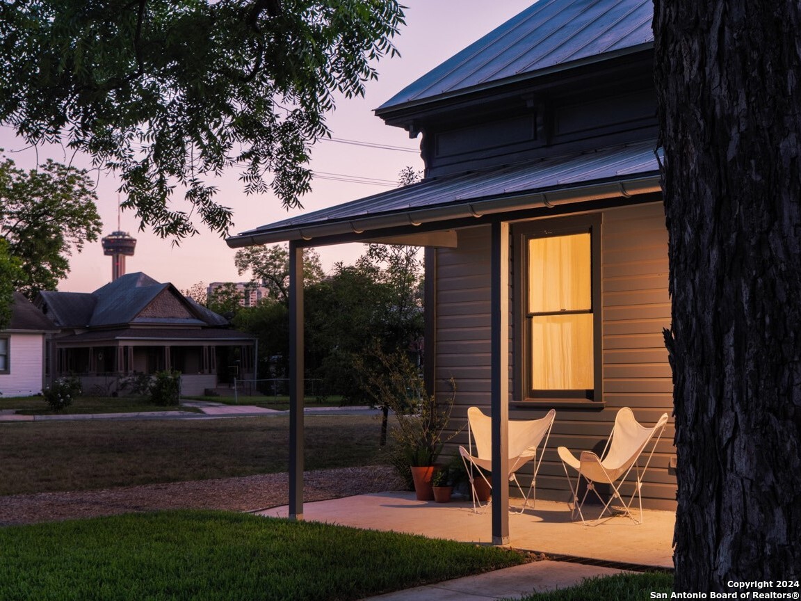 905 N MESQUITE ST