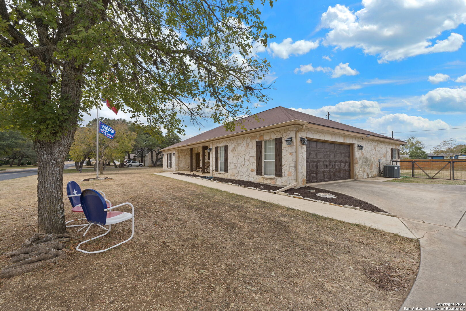 128 Stonegate South