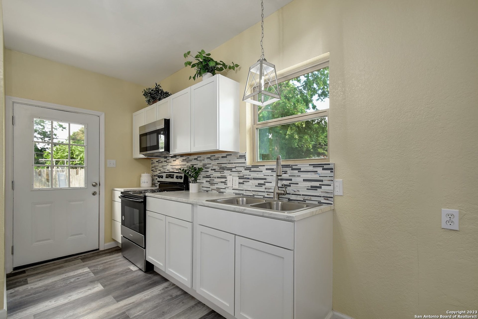 1618 SANTA MONICA ST
