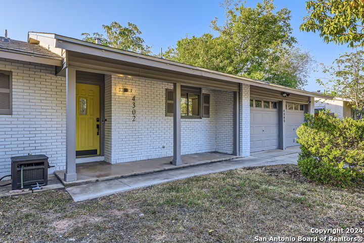 4302 DAUPHINE DR