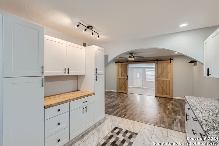 4302 DAUPHINE DR