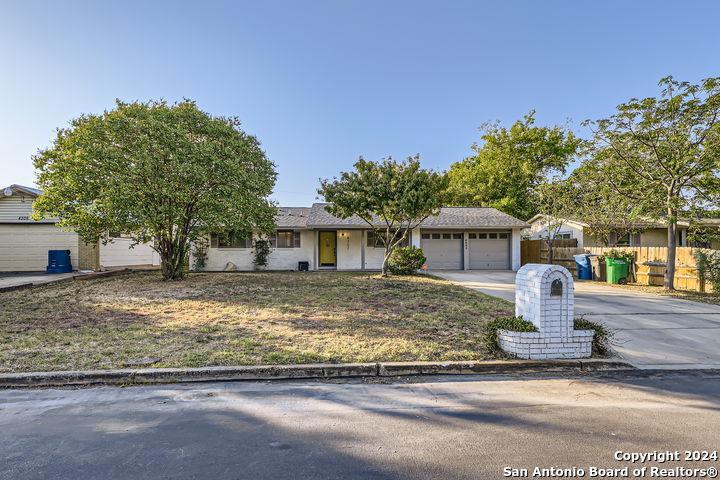4302 DAUPHINE DR