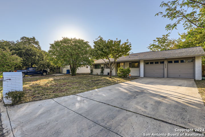 4302 DAUPHINE DR