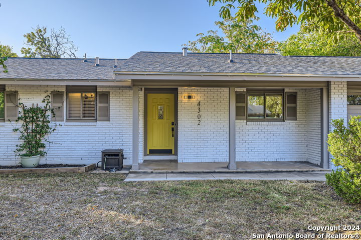 4302 DAUPHINE DR