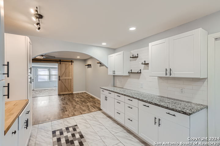 4302 DAUPHINE DR