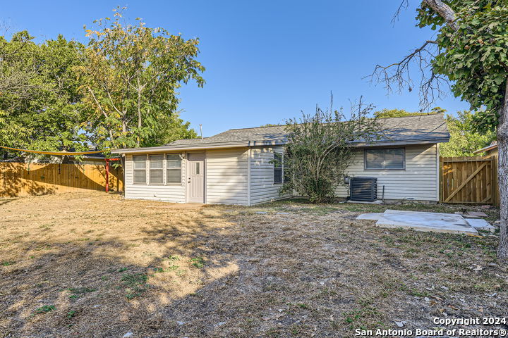 4302 DAUPHINE DR