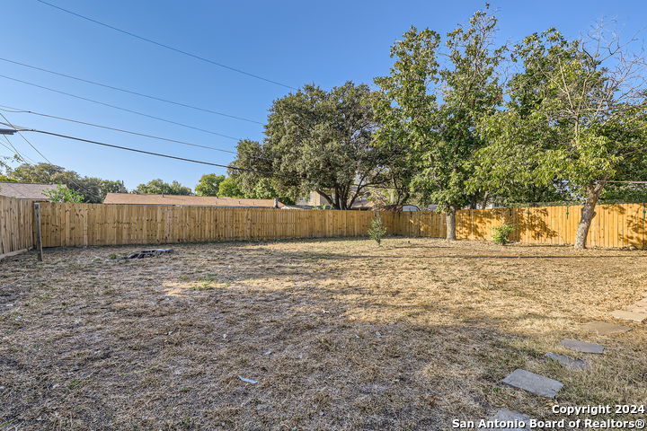 4302 DAUPHINE DR