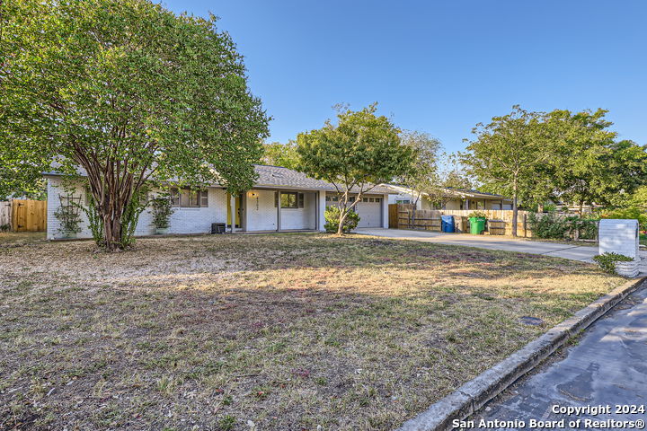 4302 DAUPHINE DR