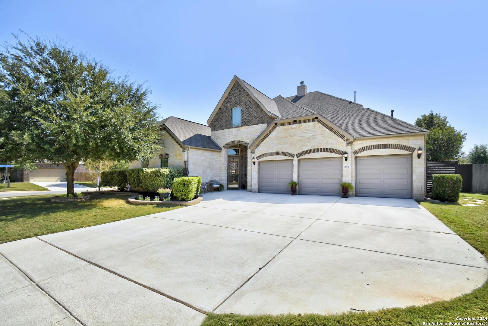 11648 CYPRESS BARN
