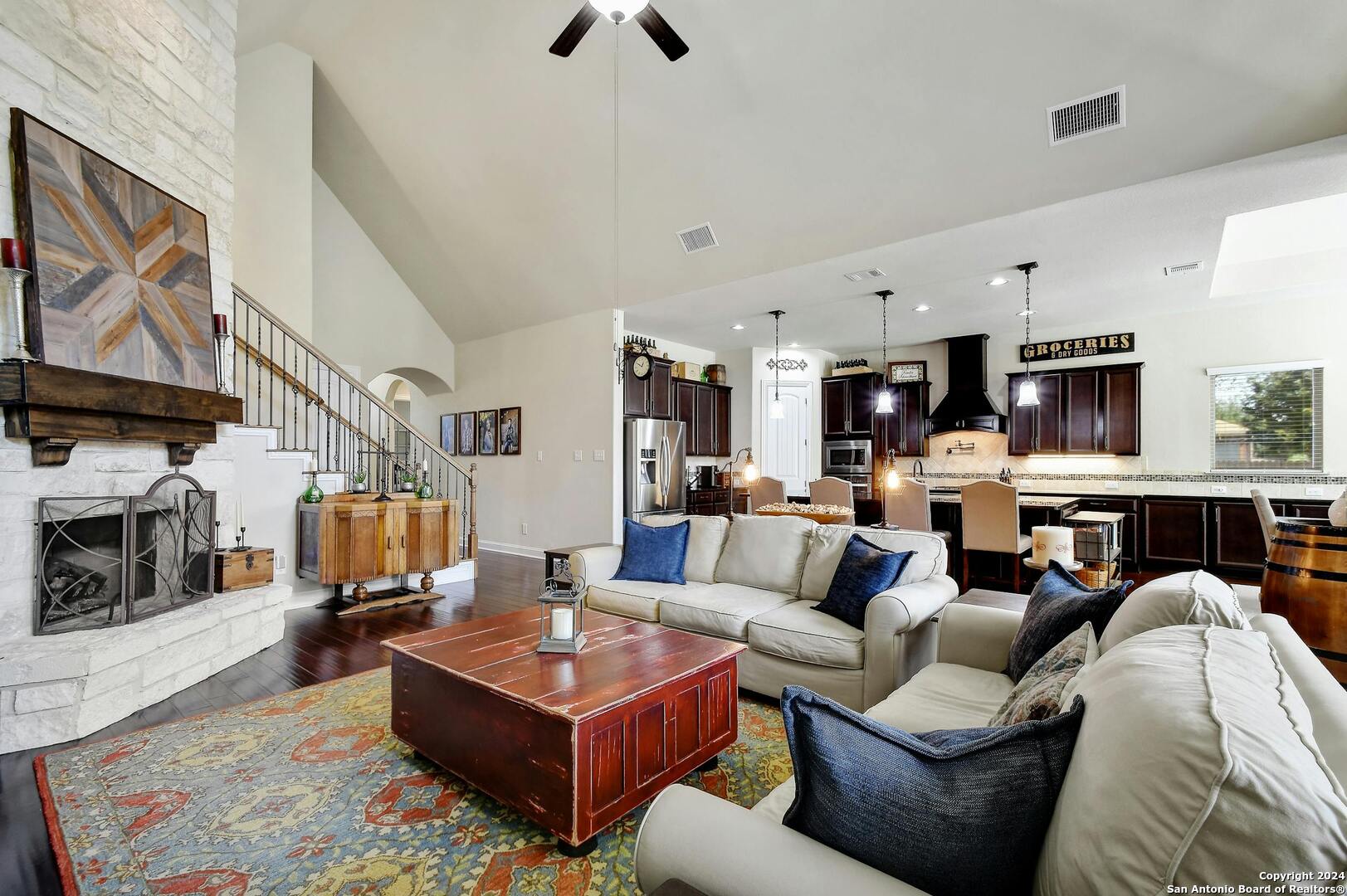 11648 CYPRESS BARN
