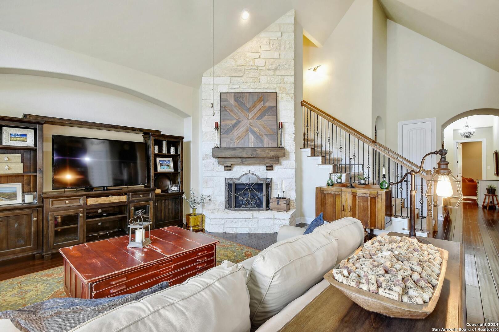 11648 CYPRESS BARN