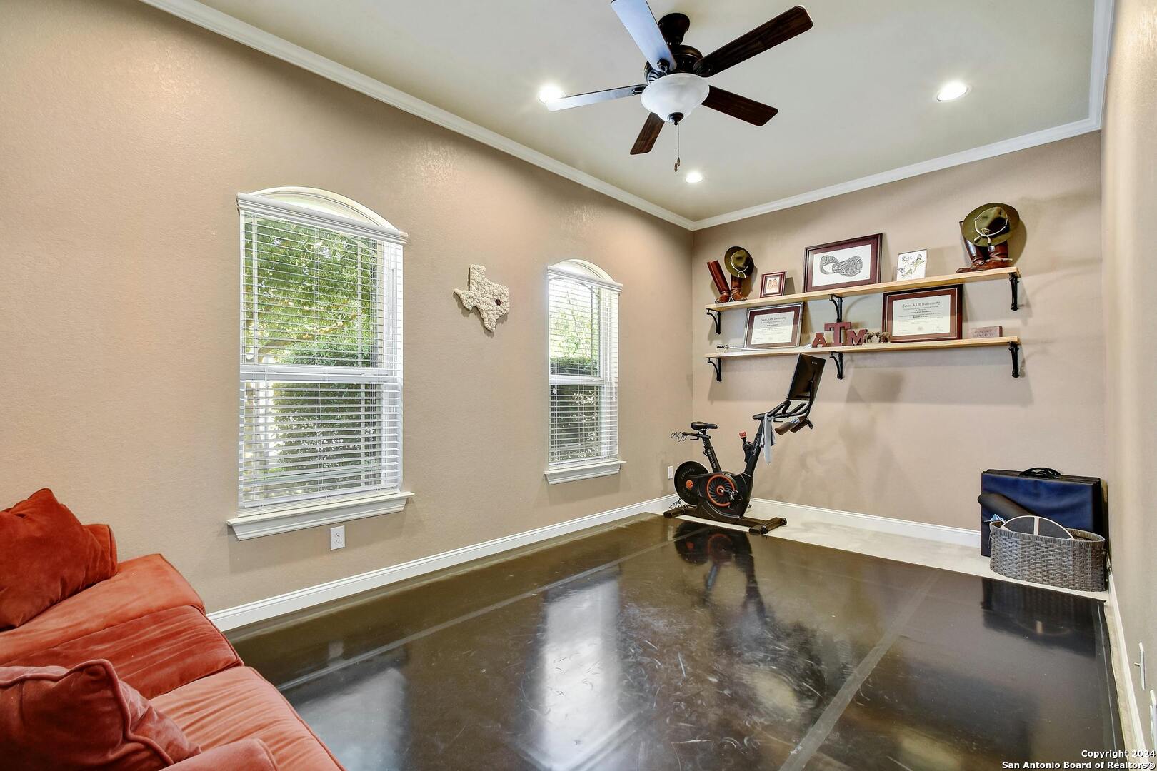 11648 CYPRESS BARN