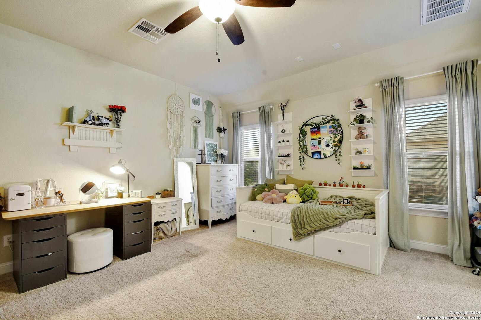 11648 CYPRESS BARN