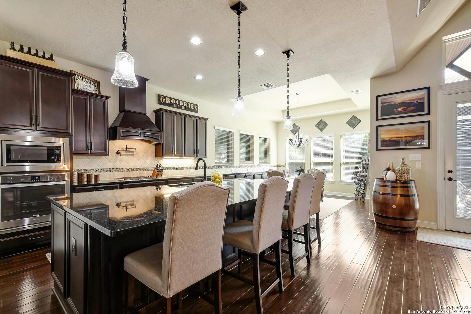 11648 CYPRESS BARN