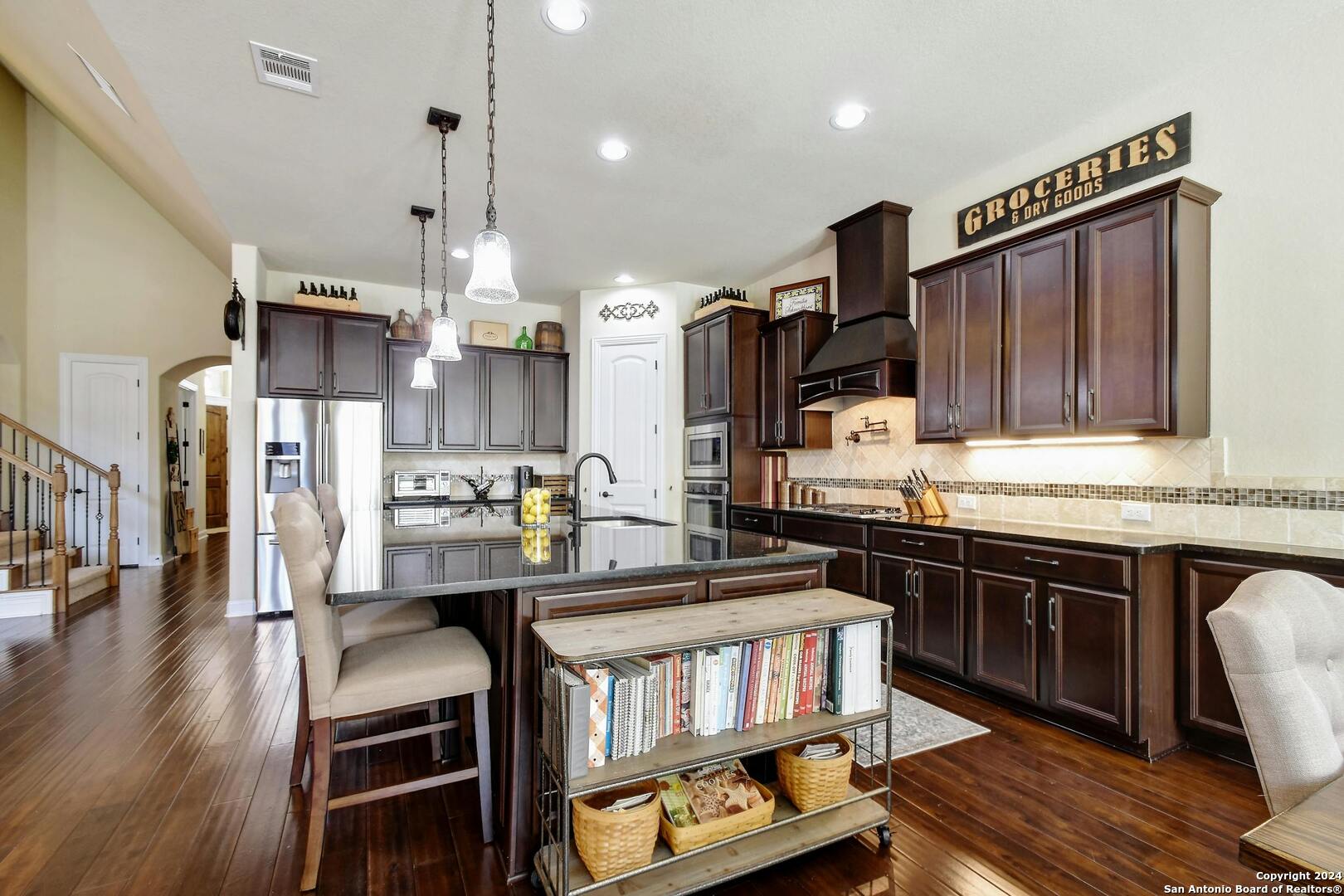 11648 CYPRESS BARN